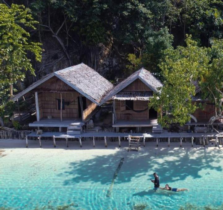 Mambetron Homestay Raja Ampat Pulau Mansuar Exterior photo