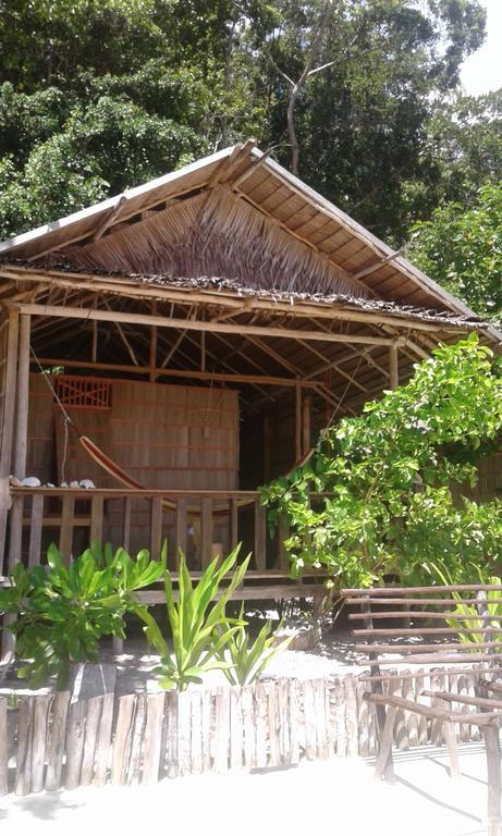 Mambetron Homestay Raja Ampat Pulau Mansuar Exterior photo