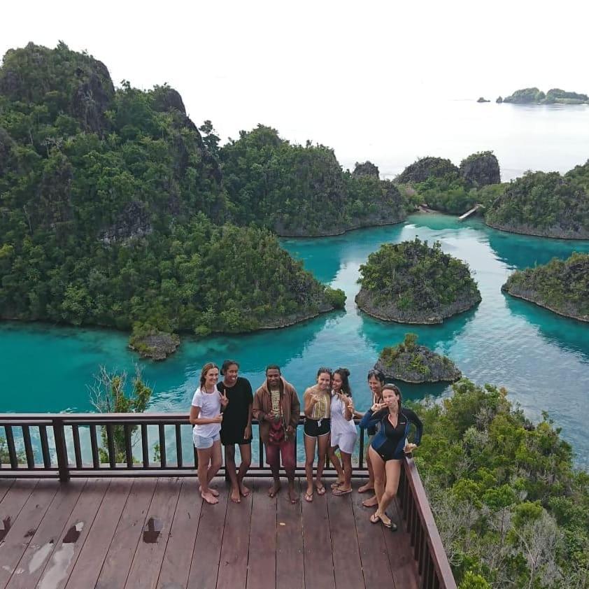 Mambetron Homestay Raja Ampat Pulau Mansuar Exterior photo