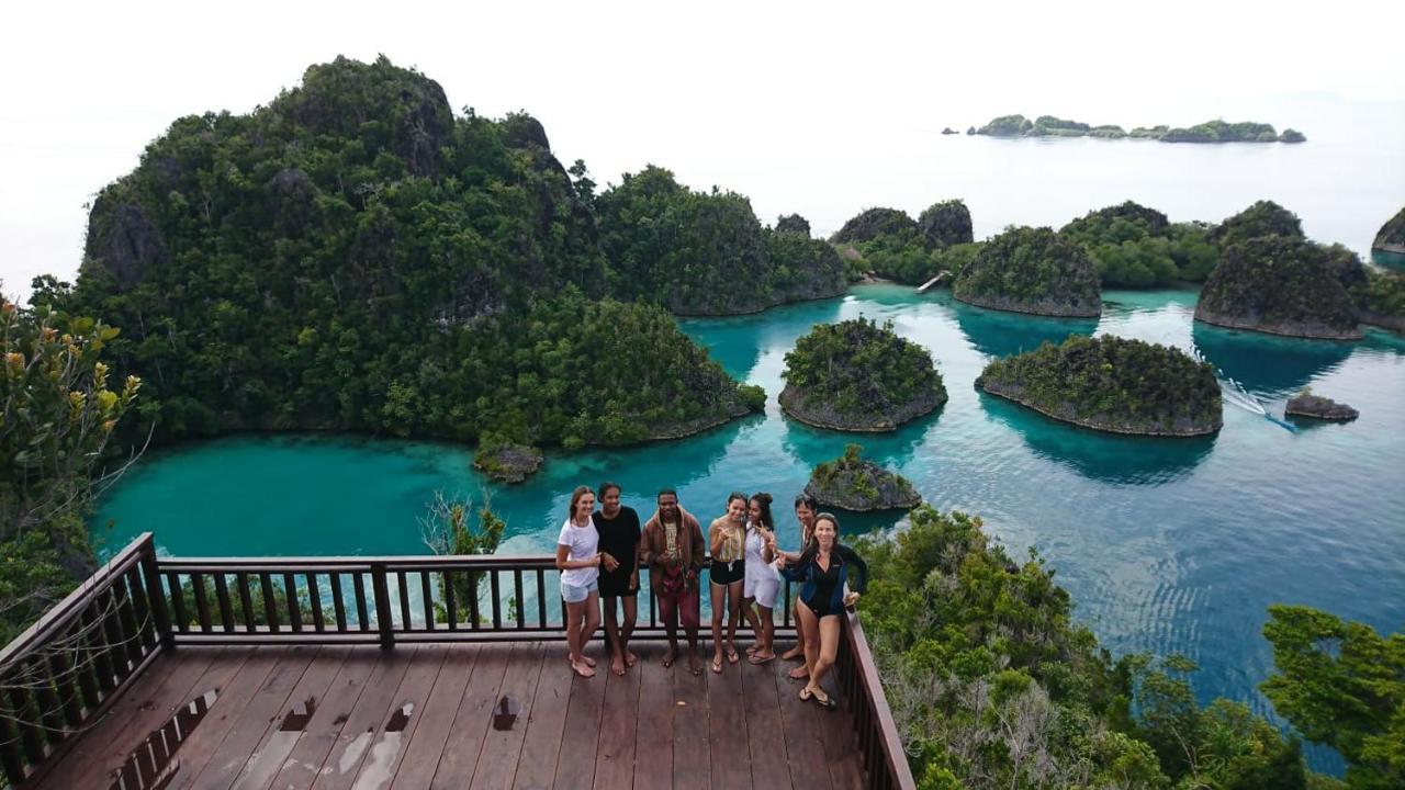 Mambetron Homestay Raja Ampat Pulau Mansuar Exterior photo